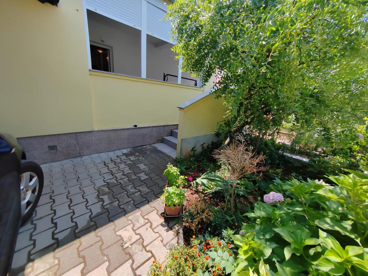 Apartments Kocijan Sukosan Bagian luar foto